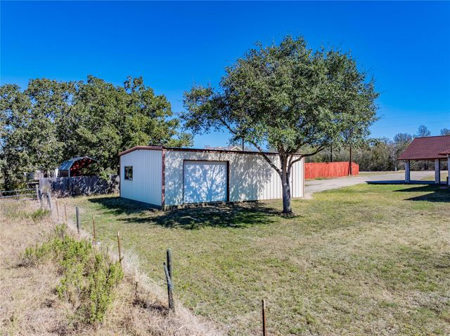 407 North Raymond RD, La Grange, TX 78945
