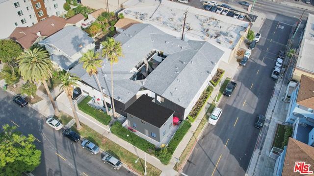 204 N Manhattan Place, Los Angeles, CA 90004