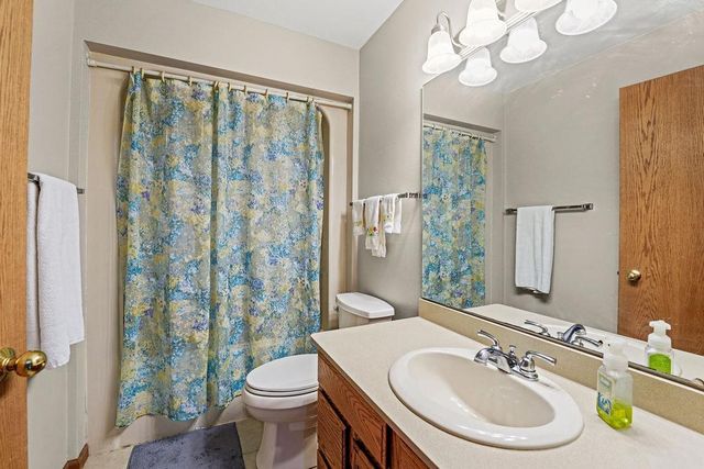 2875 WESTMOOR ROAD, Oshkosh, WI 54904
