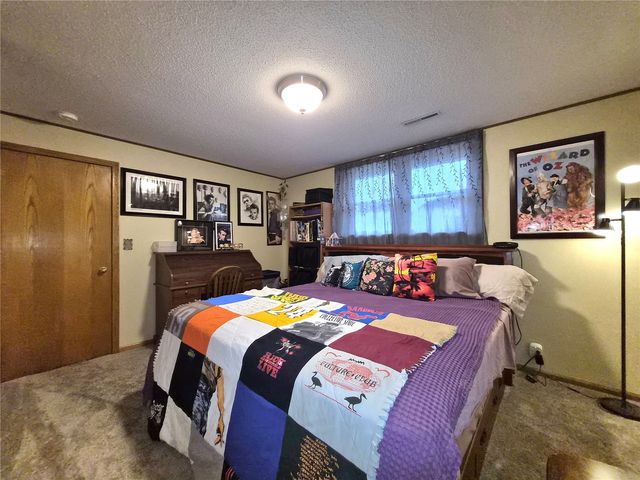 2068 Brookland Dr NE, Cedar Rapids, IA 52402