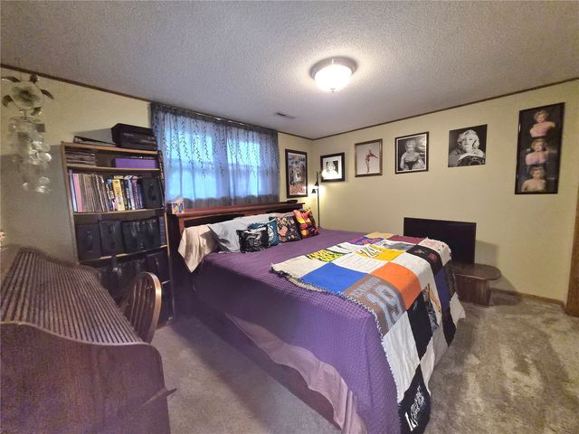 2068 Brookland Dr NE, Cedar Rapids, IA 52402