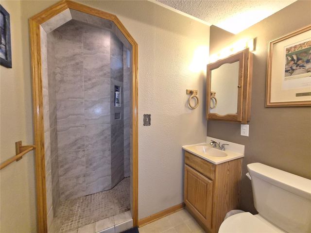 2068 Brookland Dr NE, Cedar Rapids, IA 52402