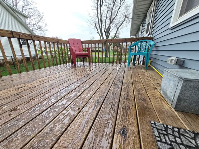 2068 Brookland Dr NE, Cedar Rapids, IA 52402