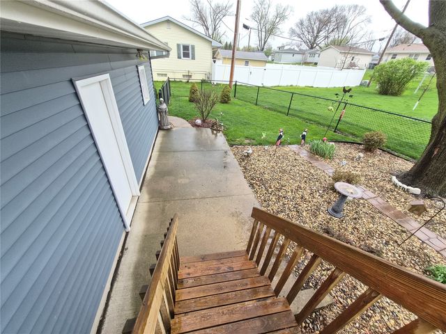 2068 Brookland Dr NE, Cedar Rapids, IA 52402