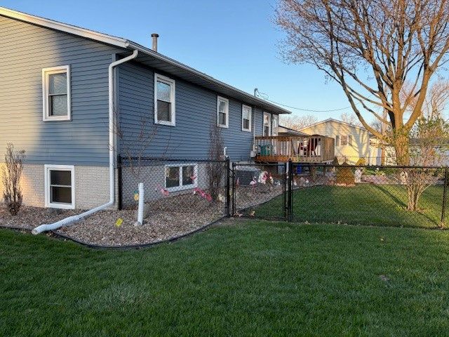 2068 Brookland Dr NE, Cedar Rapids, IA 52402
