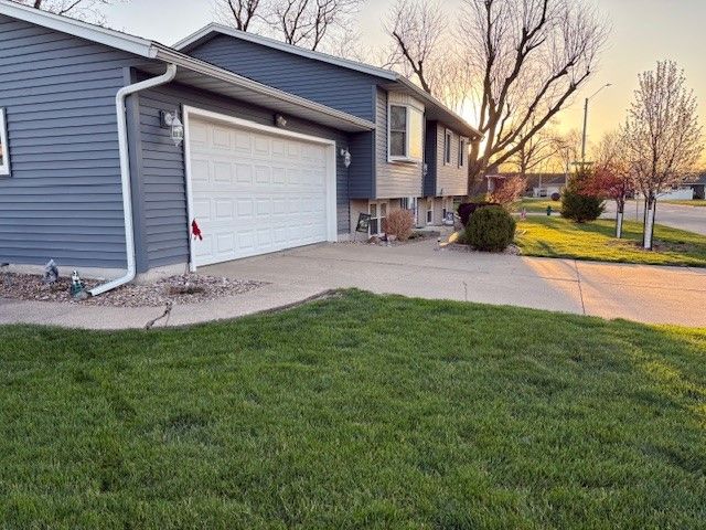 2068 Brookland Dr NE, Cedar Rapids, IA 52402