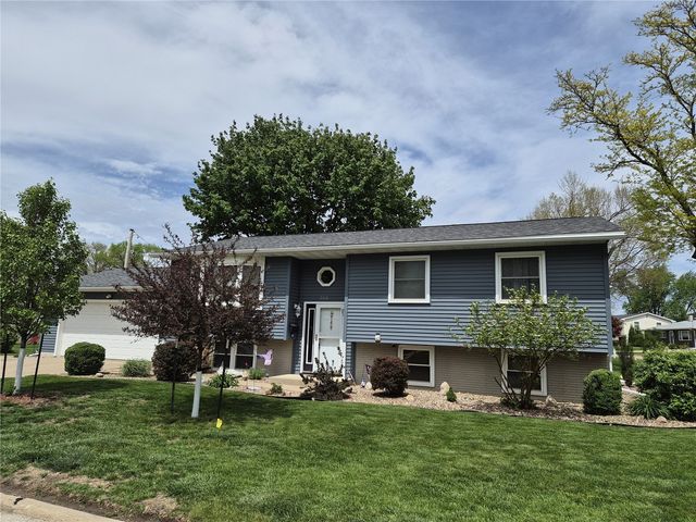 2068 Brookland Dr NE, Cedar Rapids, IA 52402