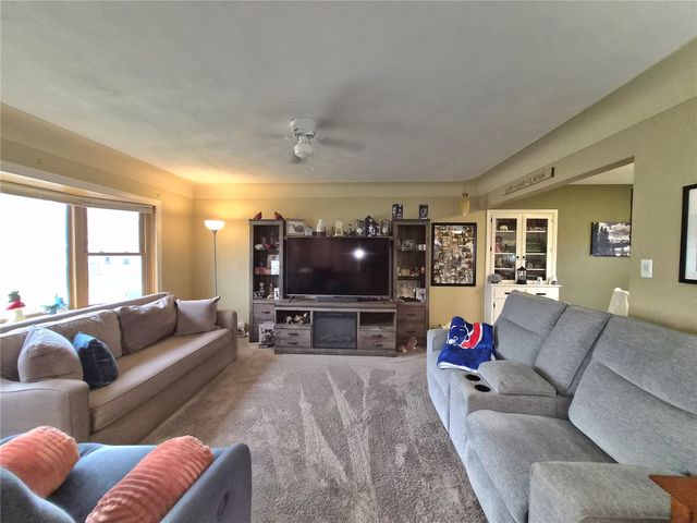 2068 Brookland Dr NE, Cedar Rapids, IA 52402