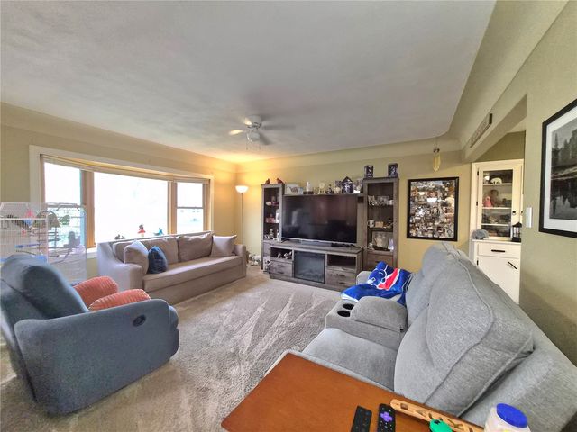 2068 Brookland Dr NE, Cedar Rapids, IA 52402