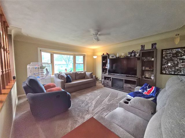 2068 Brookland Dr NE, Cedar Rapids, IA 52402