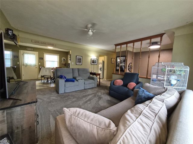 2068 Brookland Dr NE, Cedar Rapids, IA 52402