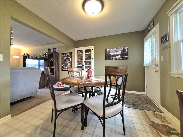 2068 Brookland Dr NE, Cedar Rapids, IA 52402