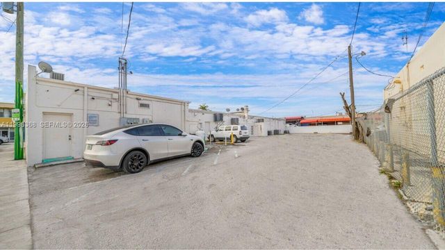 2617 W Flagler St, Miami, FL 33135