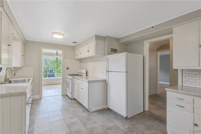 216 Strathmore Drive, Syracuse, NY 13207