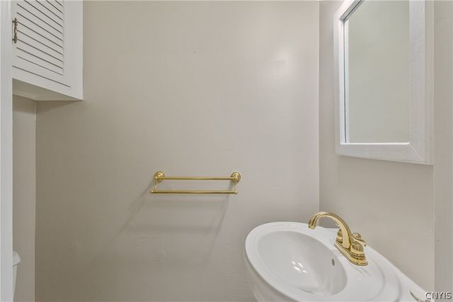 216 Strathmore Drive, Syracuse, NY 13207