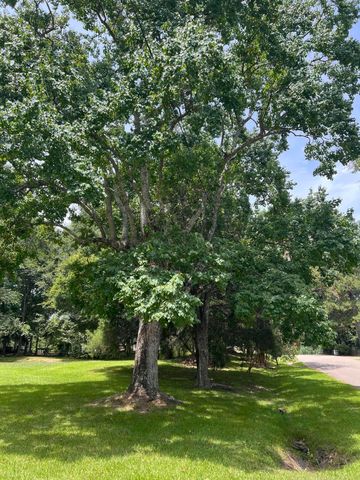 605 Elm St., Ellisville, MS 39437