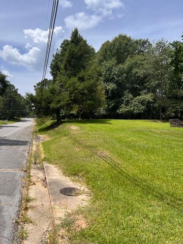 605 Elm St., Ellisville, MS 39437