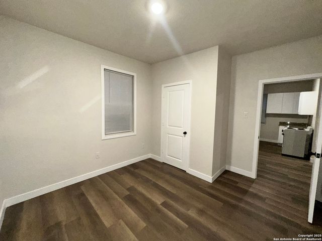 220 N Pinto, San Antonio, TX 78207