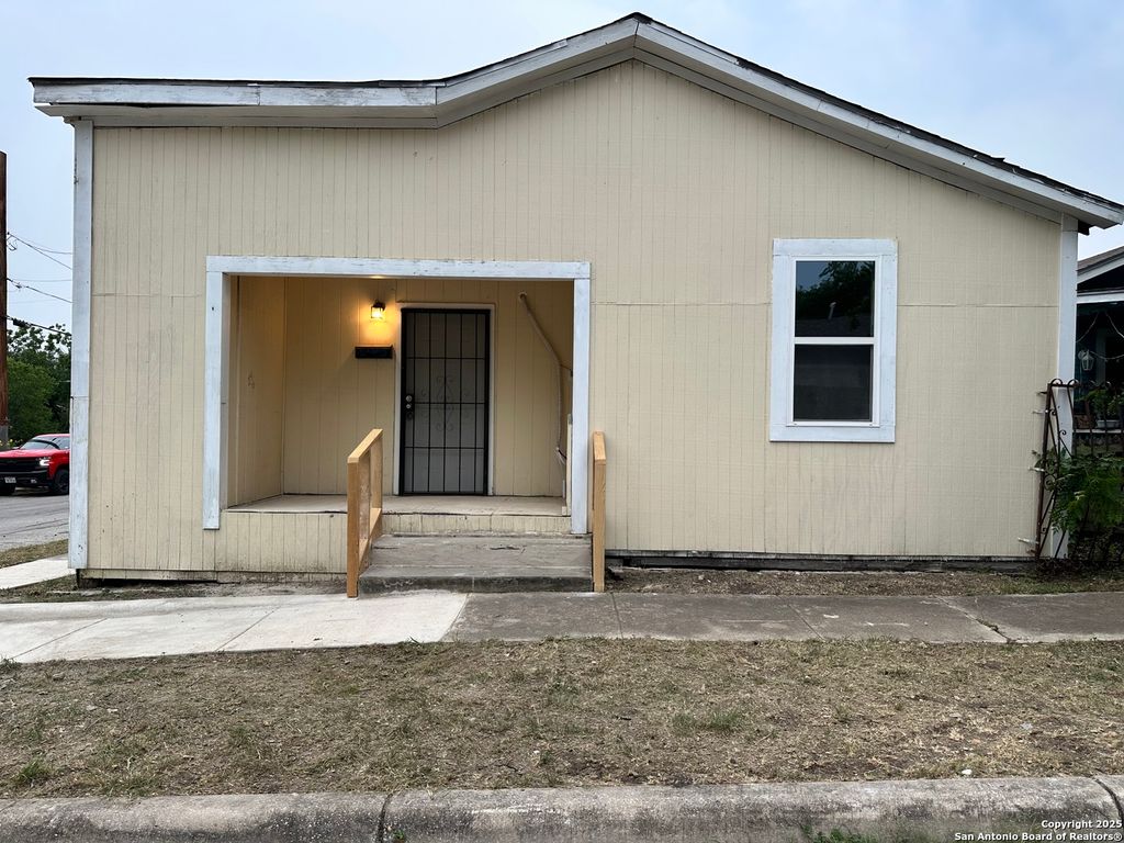 220 N Pinto, San Antonio, TX 78207