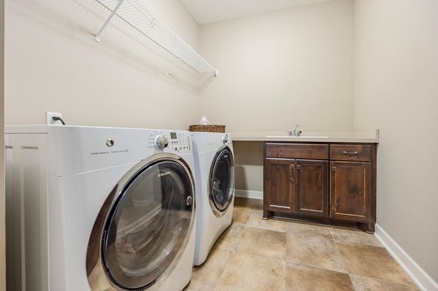 16899 E Lake Drive, Lakeville, MN 55044