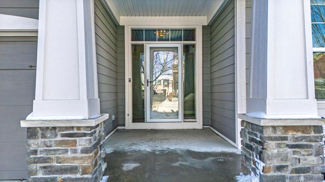 16899 E Lake Drive, Lakeville, MN 55044