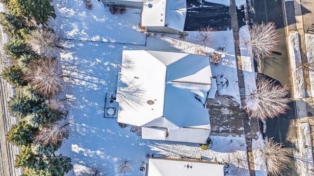 16899 E Lake Drive, Lakeville, MN 55044