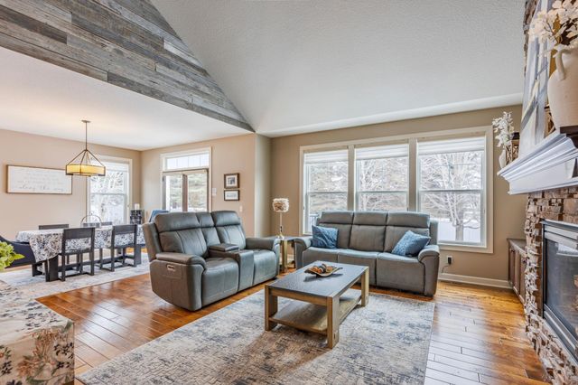 16899 E Lake Drive, Lakeville, MN 55044