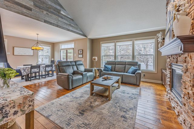 16899 E Lake Drive, Lakeville, MN 55044