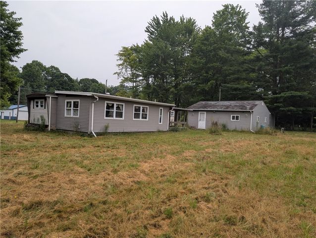 1521 Meadow Dr, Jamestown, PA 16134