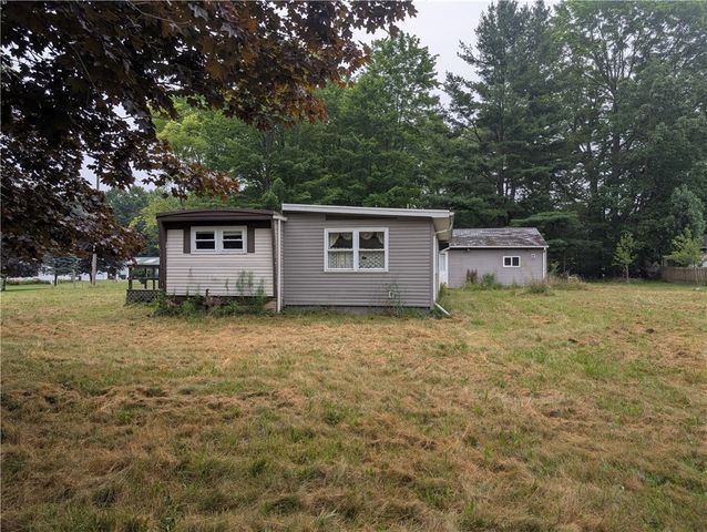 1521 Meadow Dr, Jamestown, PA 16134