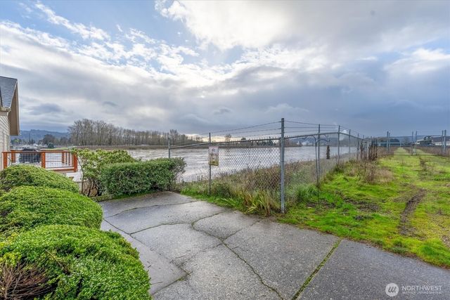 1310 River Road #9, Longview, WA 98632