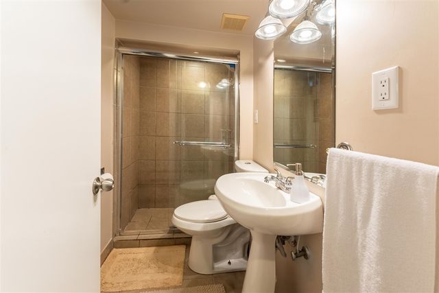 3300 Ellenboro Drive, Troy, MI 48083