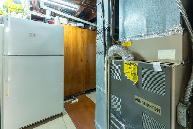 3300 Ellenboro Drive, Troy, MI 48083