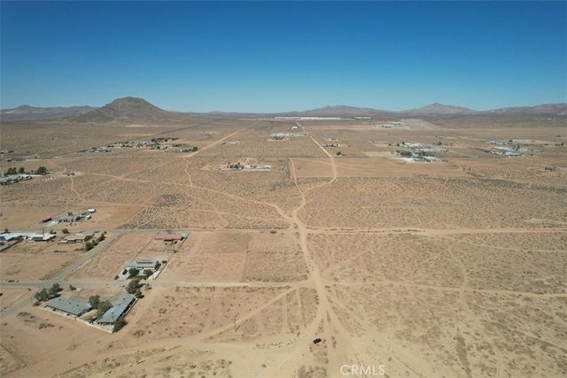 23 Wigwam Road, Apple Valley, CA 92307