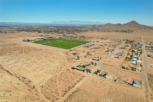 23 Wigwam Road, Apple Valley, CA 92307
