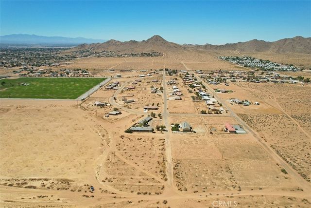 23 Wigwam Road, Apple Valley, CA 92307