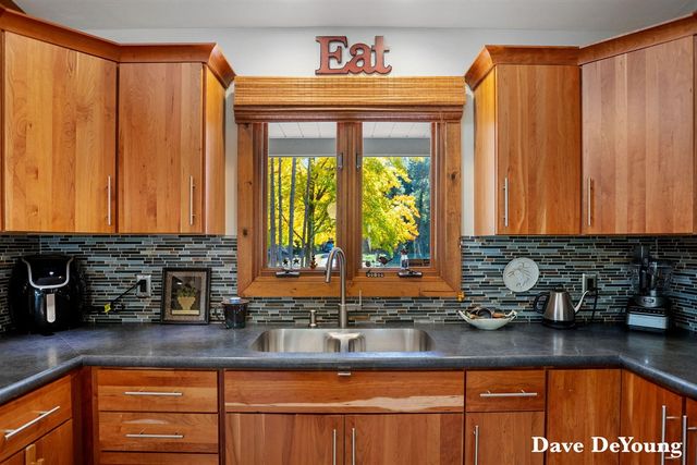 15877 Fendt Farm Road, Holland, MI 49424