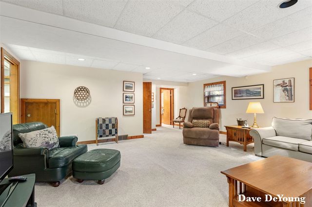 15877 Fendt Farm Road, Holland, MI 49424