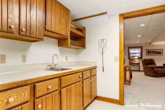 15877 Fendt Farm Road, Holland, MI 49424