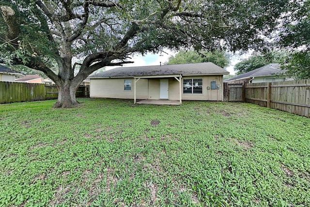 4704 Woodway Avenue, Rosenberg, TX 77471