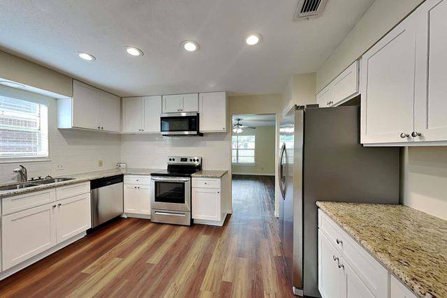 4704 Woodway Avenue, Rosenberg, TX 77471