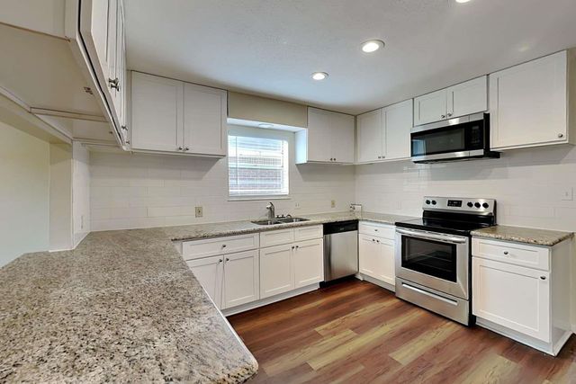 4704 Woodway Avenue, Rosenberg, TX 77471