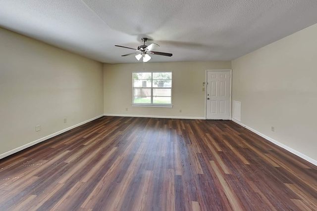 4704 Woodway Avenue, Rosenberg, TX 77471