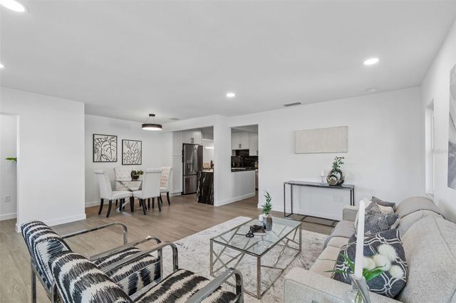 5207 W CLEVELAND STREET, Tampa, FL 33609