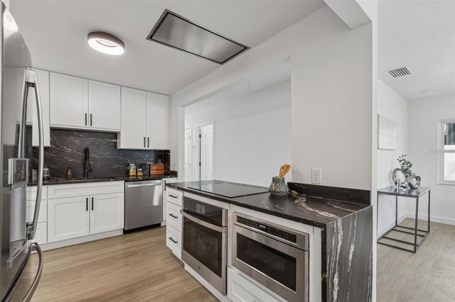 5207 W CLEVELAND STREET, Tampa, FL 33609