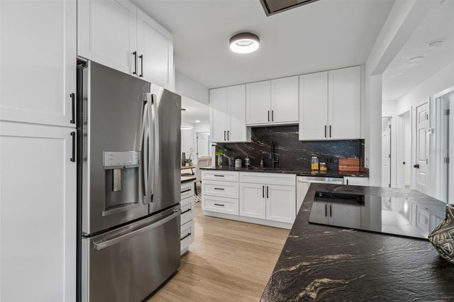 5207 W CLEVELAND STREET, Tampa, FL 33609