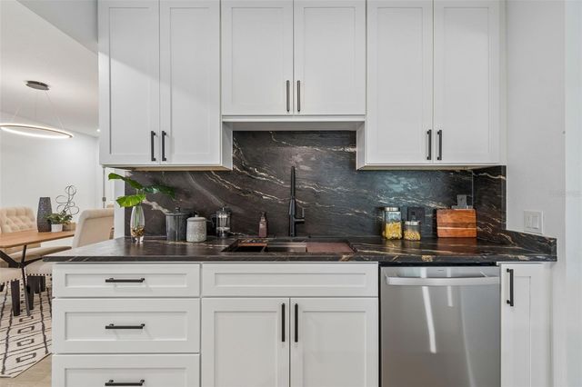 5207 W CLEVELAND STREET, Tampa, FL 33609