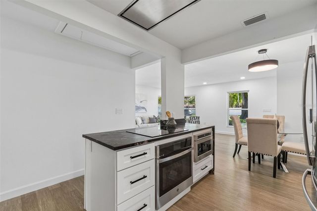 5207 W CLEVELAND STREET, Tampa, FL 33609