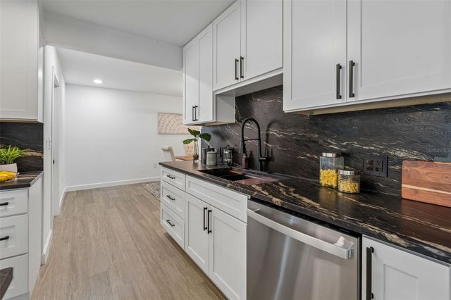 5207 W CLEVELAND STREET, Tampa, FL 33609