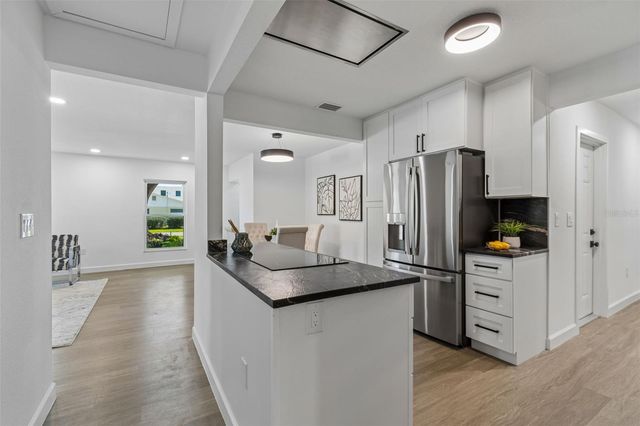 5207 W CLEVELAND STREET, Tampa, FL 33609